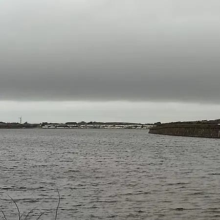 Mawson Retreat Dog Friendly Static Caravan * Милом