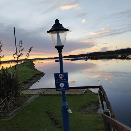 Mawson Retreat Dog Friendly Static Caravan * Милом