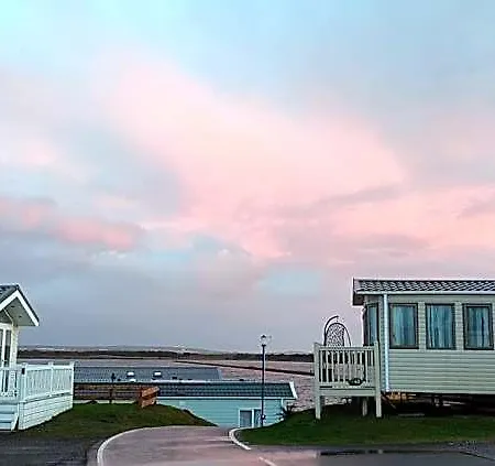 Mawson Retreat Dog Friendly Static Caravan 밀롬