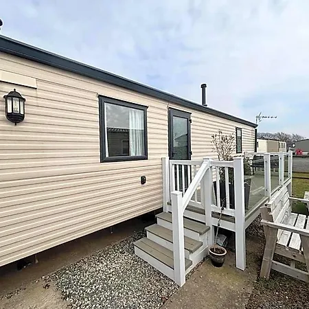 Mawson Retreat Dog Friendly Static Caravan 홀리데이파크 밀롬